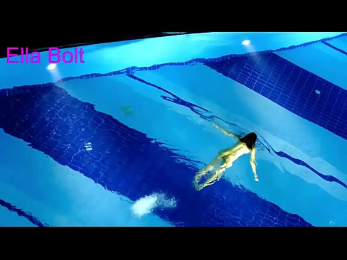 ❤️ 나는 보는 것을 멈출 수 없다, 젊은 금발이 ELLA BOLT 리조트 수영장에서 누드로 수영하다 적발 ️ 슈퍼 섹스 우리 ko.com-porn-mz.ru ﹏